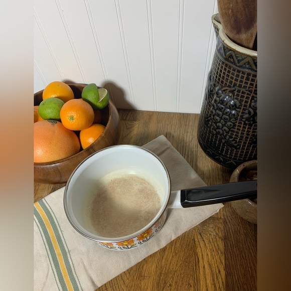 Vintage Enamelware Saucepan With Groovy Floral Print - Picture 4 of 5